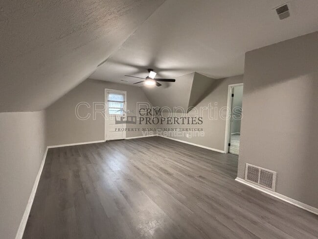 Building Photo - 1039 S Washington St