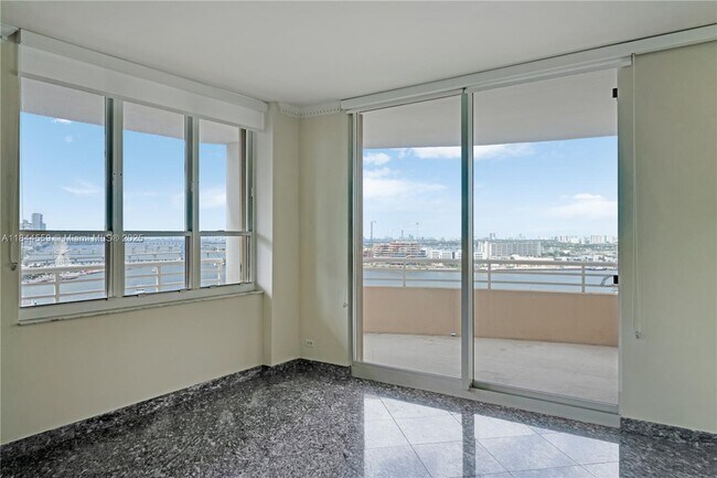 Building Photo - 888 Brickell Key Dr