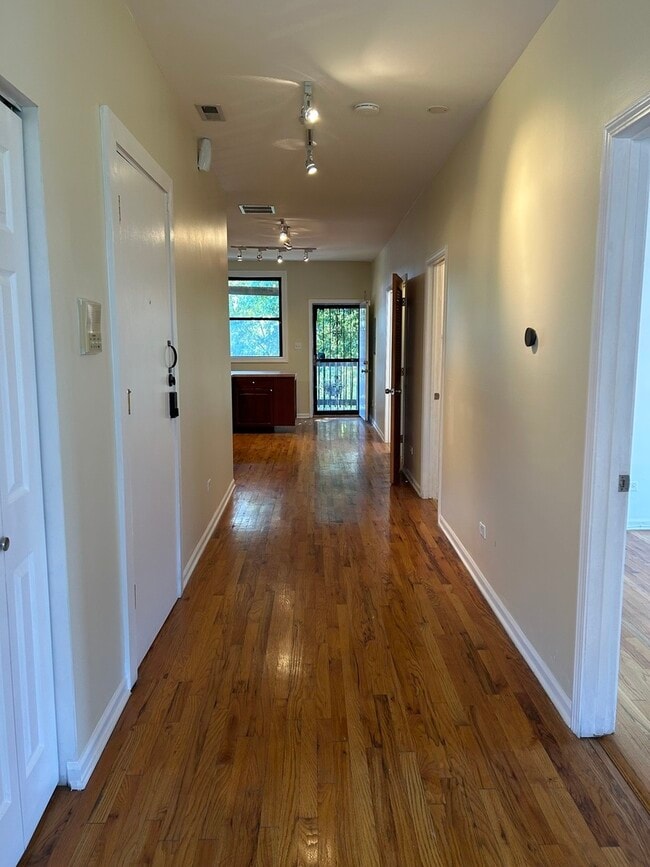 Building Photo - 363 E 59th St