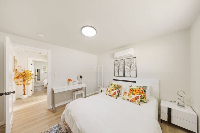 Building Photo - 11405 14th Ave SW