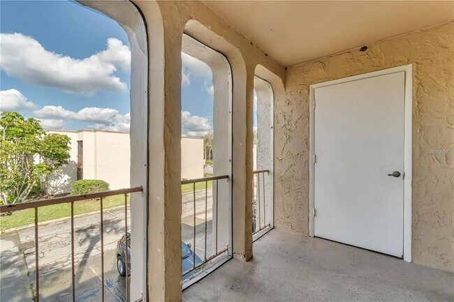 Building Photo - 542 Orange Dr