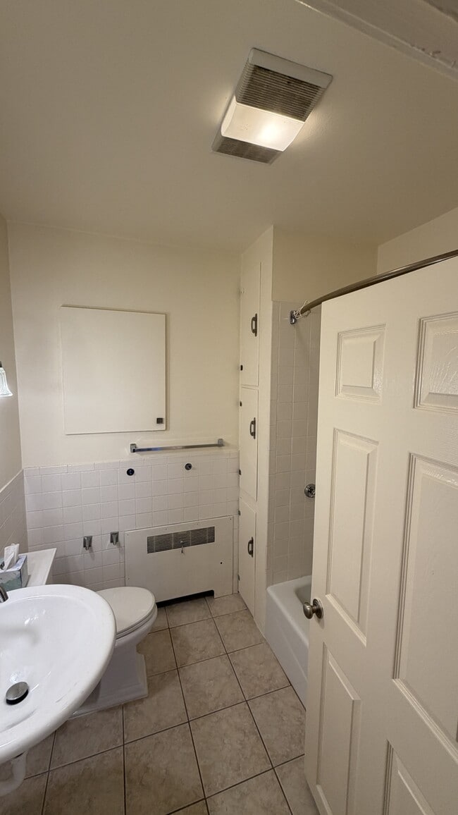 Building Photo - 1447 S Broadway