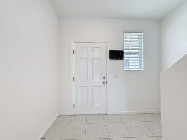 Building Photo - 5941 Piney Shrub Pl