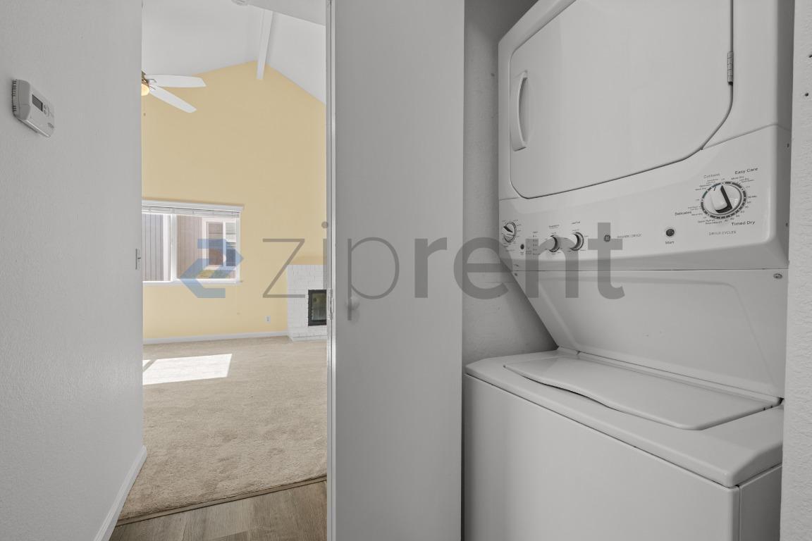 Building Photo - Unit