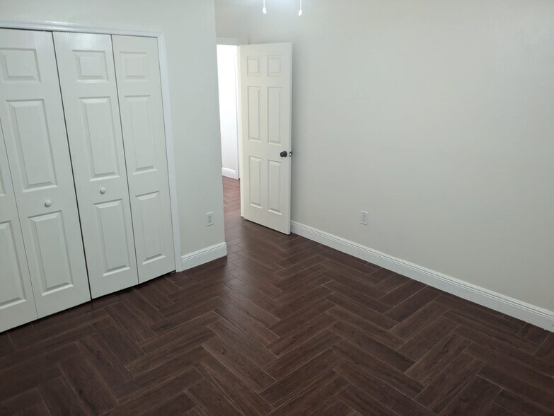 Building Photo - 8021 Sandberry Blvd