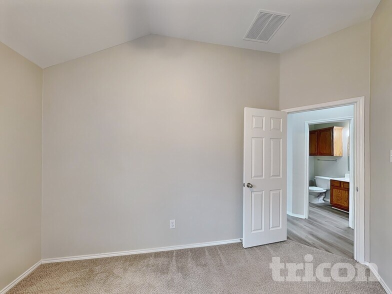 Building Photo - 10616 Lipan Trail