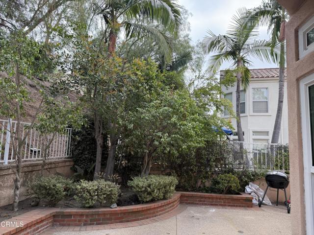 Building Photo - 994 C. Amable