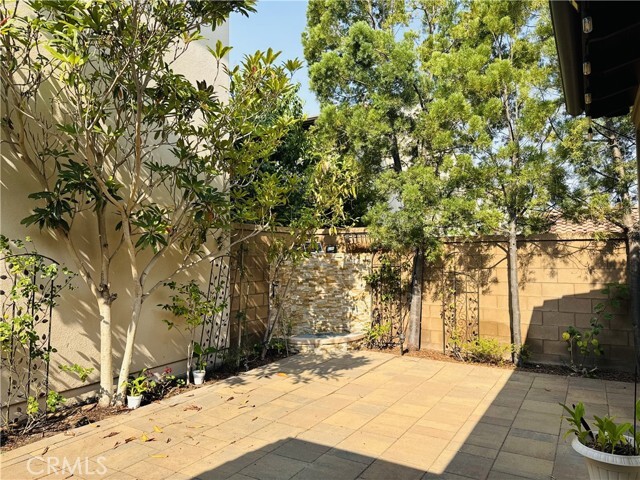 Building Photo - 110 Desert Bloom