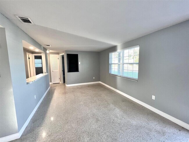 Building Photo - 3543 Kingsbury Dr