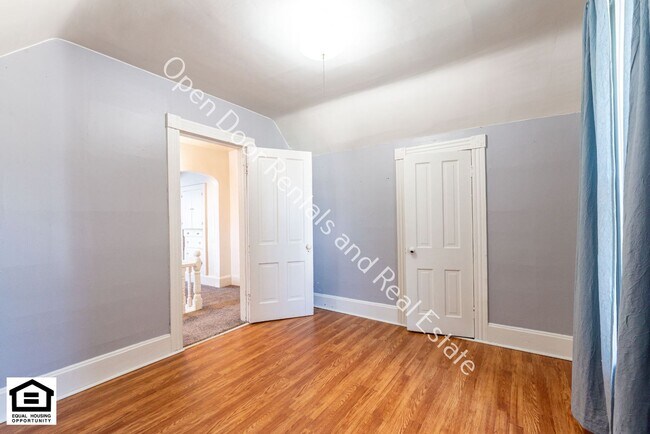 Building Photo - 1104 S Jackson St