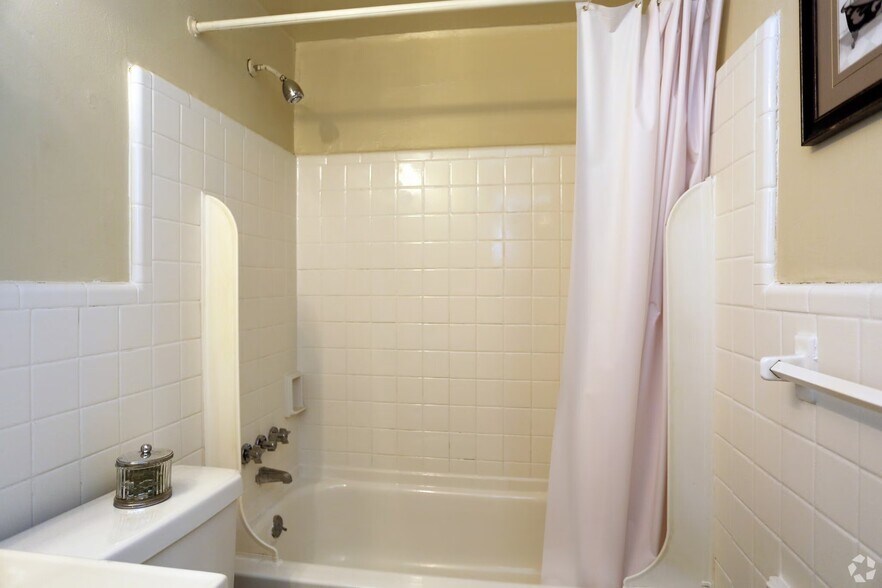 Building Photo - 333 North Ave