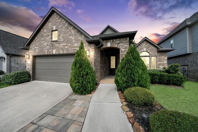 Building Photo - 9019 Emerald Cane Dr