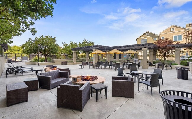 Building Photo - 1375 Lick Ave