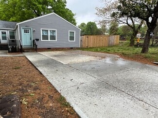 Building Photo - 2 Bedroom, 1 Bath Duplex Near NoDa