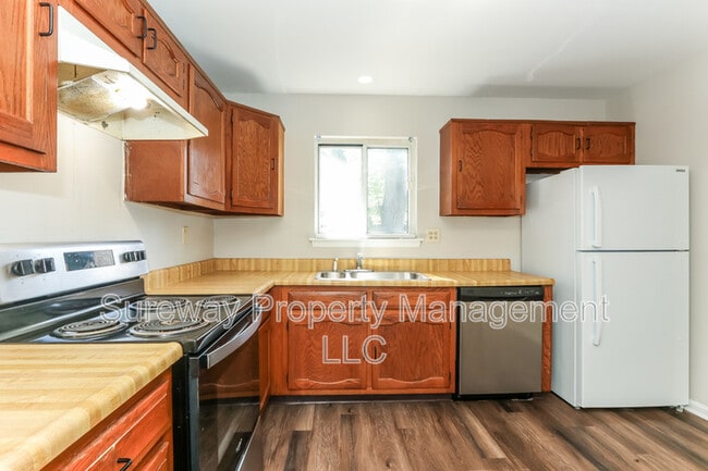 Building Photo - 190 Peregrine Dr
