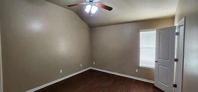 Building Photo - 3 Bed / 2 Bath Duplex - Bunny Trail Area - Text 201-231-7228