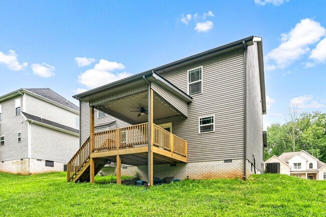 Building Photo - Pet Friendly Four Bedroom!