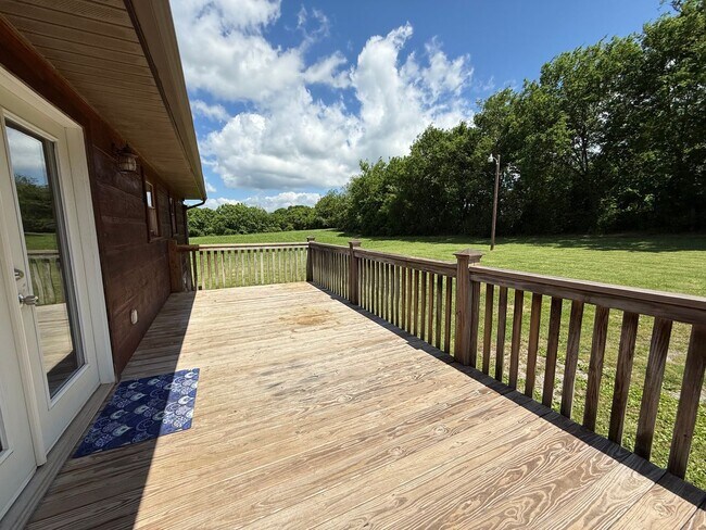 Building Photo - 1404 Maple Ln