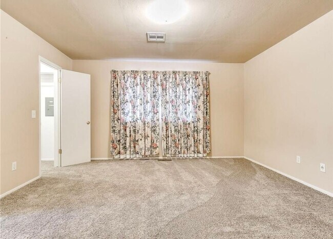 Building Photo - Spacious 4-Bedroom / 3-Bathroom Home in a Prime NW OKC Location!