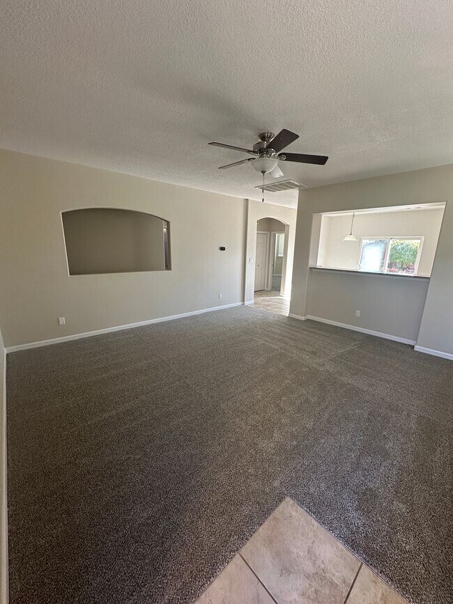 Building Photo - 453 Loma Linda Loop NE