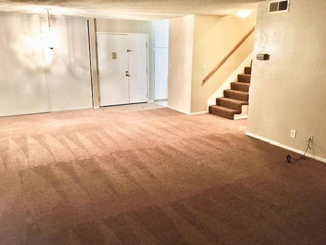 Building Photo - Great 2 bed 2 bath Condo in San Pablo Gate...