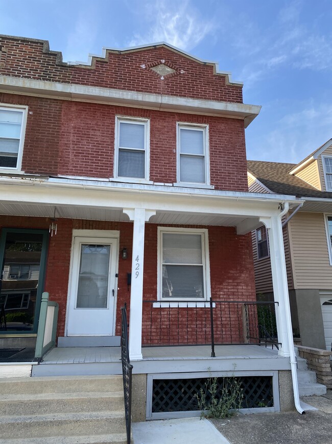 Building Photo - 429 E Frankford St