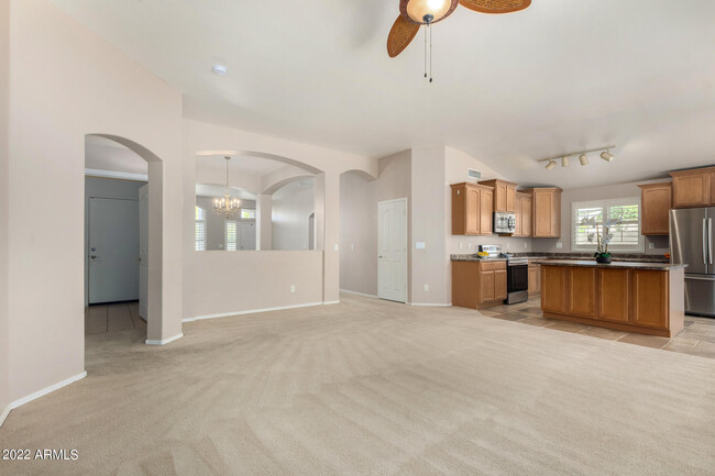 Building Photo - 433 E Jasper Dr