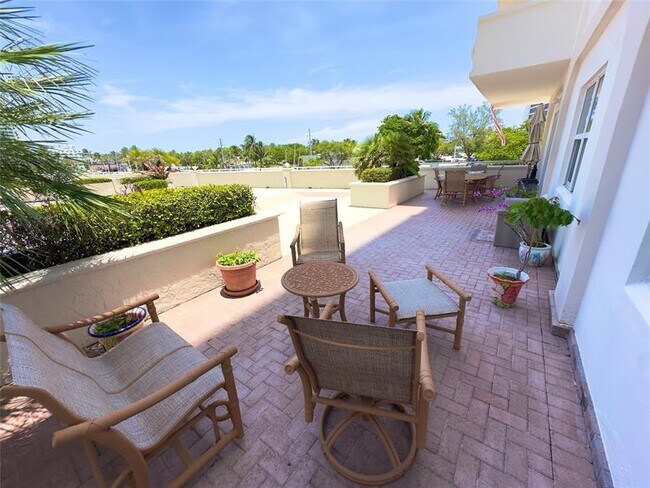 Building Photo - 1 Las Olas Cir