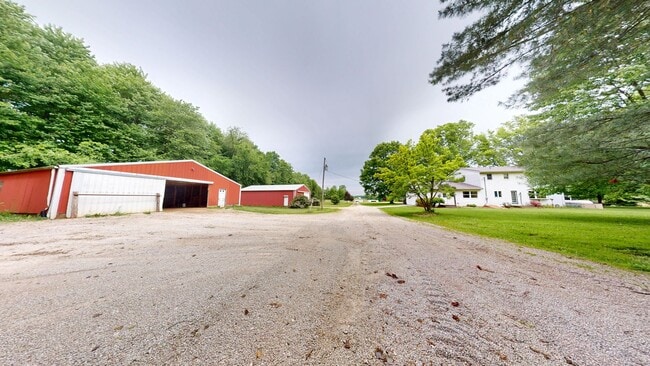 Building Photo - County living with pond & out buildings