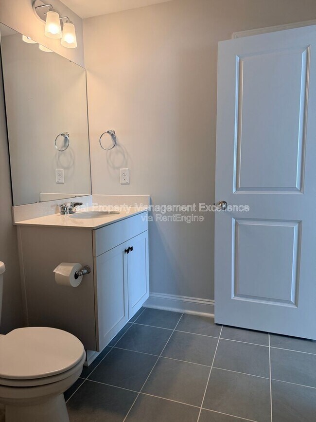 Building Photo - 540 Barrington Row Ave