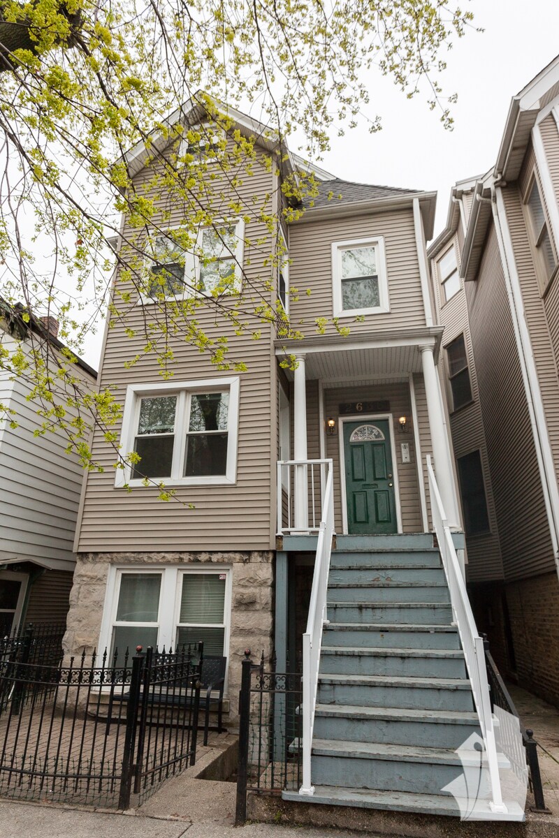 Building Photo - 2638 Wilton N Ave