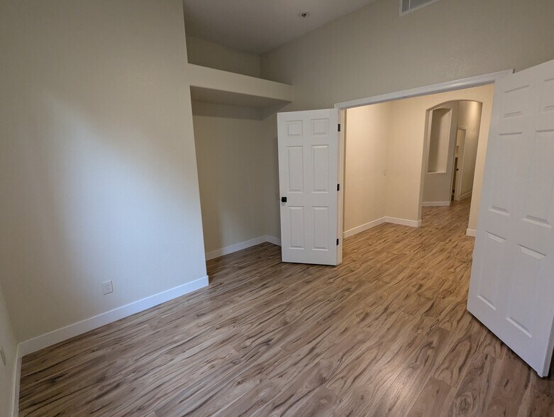 Building Photo - 267 E Smoke Tree Rd