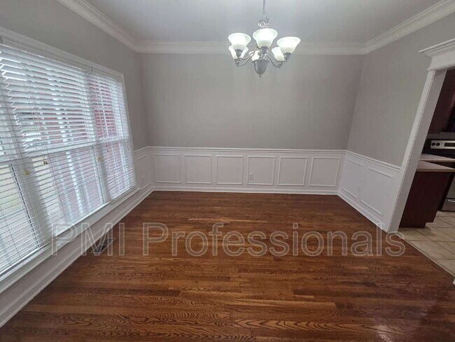 Building Photo - 617 Rambush Dr