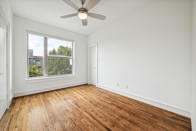 Building Photo - 6126 Clyde St