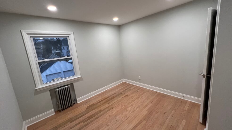 Building Photo - 86 N Walnut St