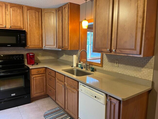 Building Photo - 9 Fawn Meadows