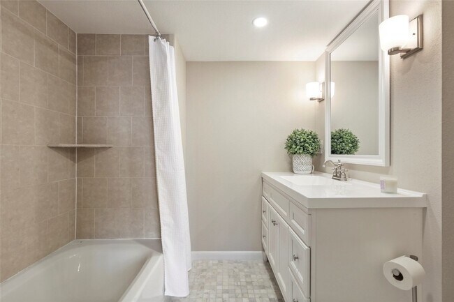 Building Photo - 4040 San Felipe St