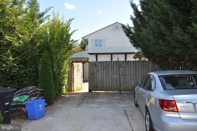 Building Photo - 6000 Greentree Rd