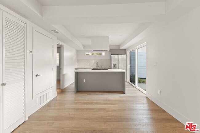 Building Photo - 1752 N Van Ness Ave