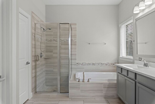 Building Photo - Come visit this beautiful home in the gate...