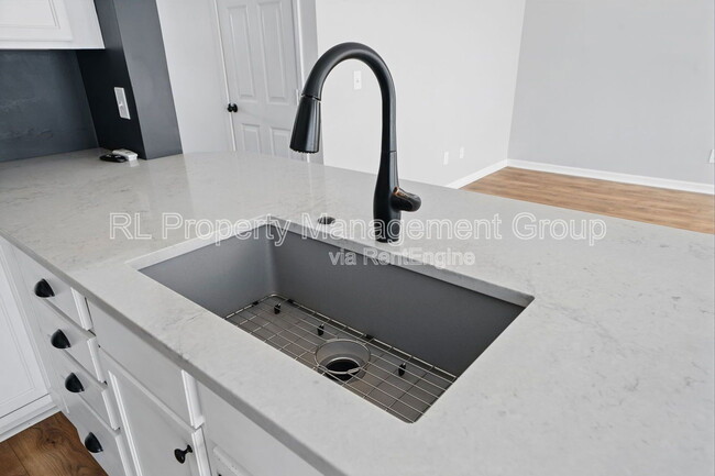 Building Photo - 646 Grove Cir