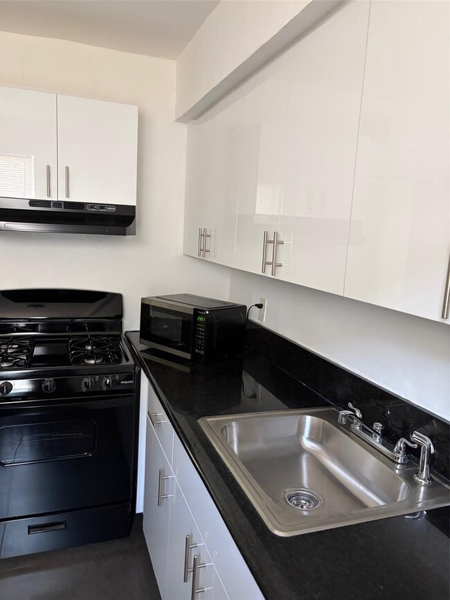 Building Photo - 675-684 84th St