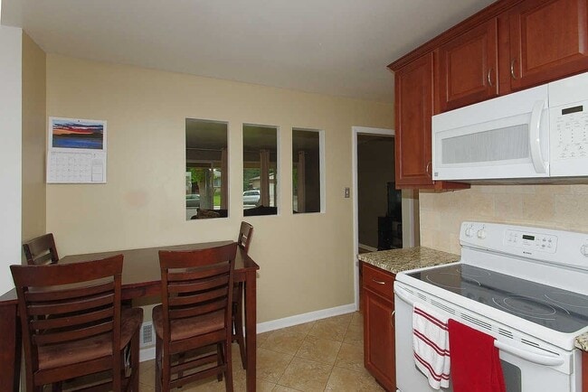 Building Photo - 1430 S Eaton Ct