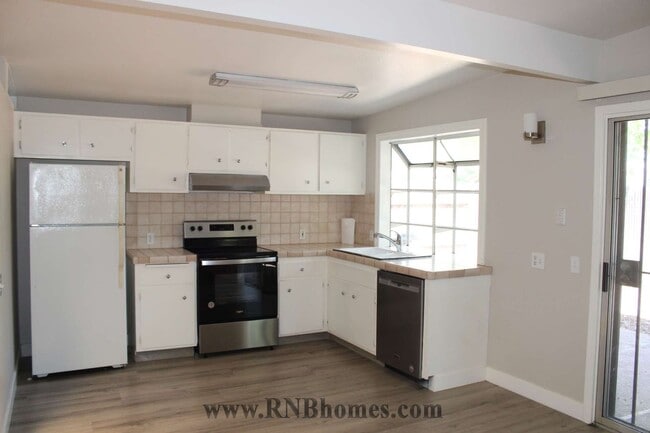 Building Photo - 4757 River College Dr