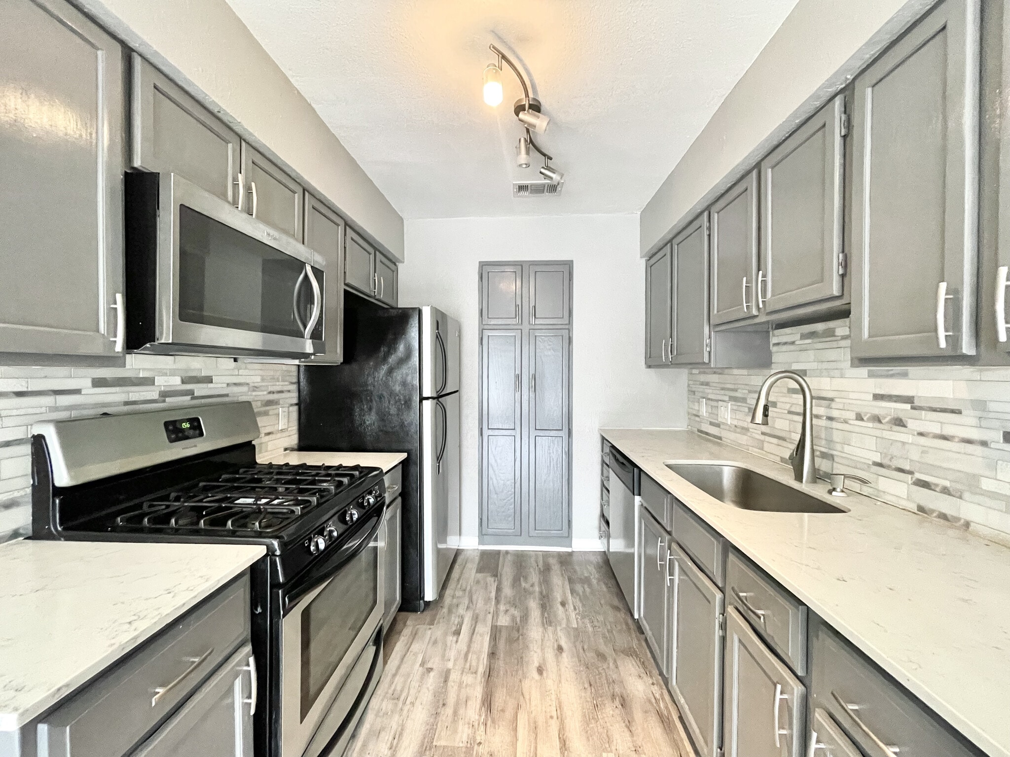 Building Photo - Tramor At The Quest