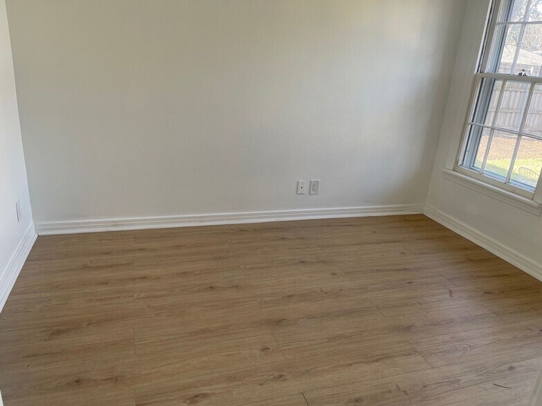 Building Photo - 5311 Emerson Ave