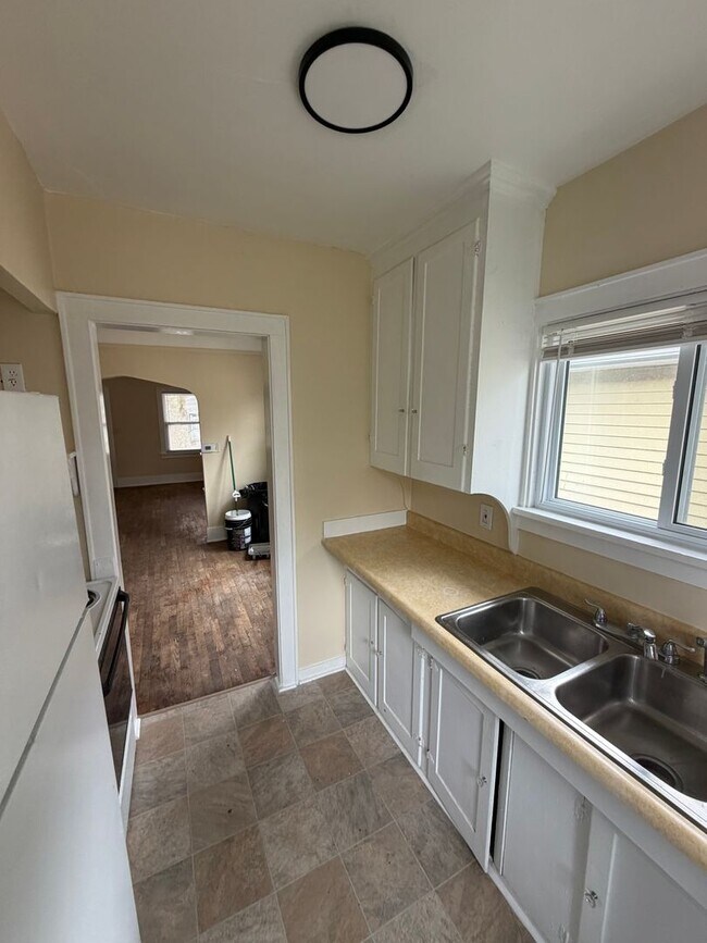 Building Photo - 2 Bed / 1 Bath House for Rent — Lansing, MI