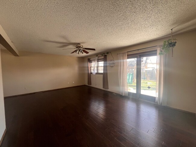 Building Photo - Spacious 4 Bed / 3 Bath Home in Southeast Wichita