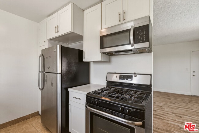 Building Photo - 5117 Crenshaw Blvd