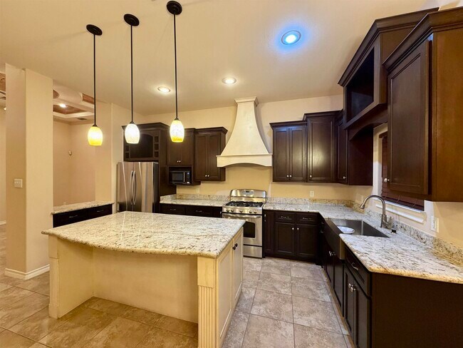 Building Photo - 420 Sabal Loop